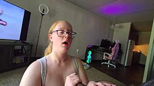 Die Frau meines besten Freundes lutscht meinen Schwanz, wenn er nicht zu Hause ist