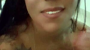 Pamela Ferrary bliver kneppet i banktoilet af chefen for et lån