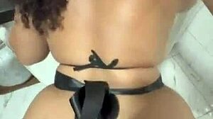 Eating The Maid's Vagina