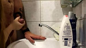 Hjälpte honom med morgonståndet på kul animevis