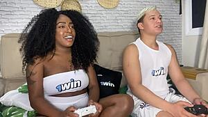 Minha Vizinha Safada Perdeu No Fut E Teve Que Pagar Aposta E Ainda Tirou A Camisinha E Sentou No Pelo A Safada!