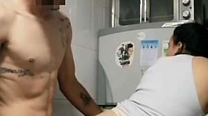 मैं इस पेशनेल एमेच्योर सेक्स को किचन में इतना प्यार करता हूँ।