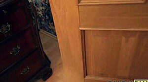 Unreal! Cuck4k wife’s tight pussy takes a stranger’s cock in bed.