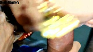 ホットアジアン熟女娘がプロのようにチンポを吸う！