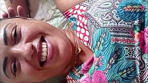 Esfrando o pau na bucetinha molhada for intense Latina orgasm