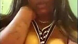 Äiti imee velipuolen kyrpää villisti