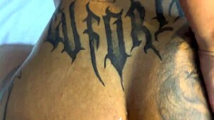 Η καρδιά της Mahara Brenda χτυπούσε δυνατά καθώς ο φίλος της την γάμησε στην κώλα μετά το στοίχημα.