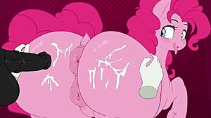 Pinkipie 大屁股在Hentai动作中展示巨大翘臀，给狂热粉丝