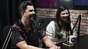 Blonde ne tez blowjob diya harden cock ko, phir apni gorgeous tits dikhai Naruto Parody mein