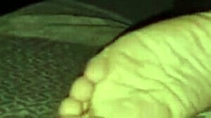 Padrastro pervertido entra de noche para darme verga dura