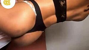 beautiful girl opens anal for huge assfucking