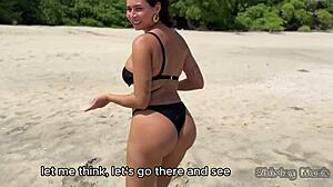 มิลฟ์หน้าอกใหญ่จ่ายเดิมพันด้วยปากที่ชายหาดมุมมองโด๊กกี้สไตล์