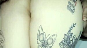 Изпразвам се и лижа телефона по време на аматьорски анален секс