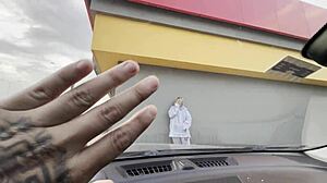 recogiendo a chica sin hogar de la calle