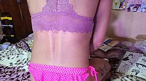 decorando mi con posters hentai en calzones