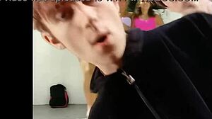 Fete și băieți futând sălbatic