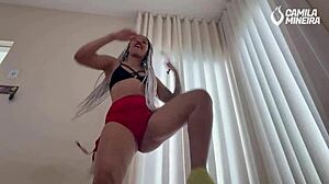 Lipind buceta strâmtă pe fața ta - dansând funk