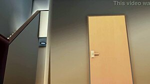 动画小哥小妹阶梯内射自慰玩得超狠