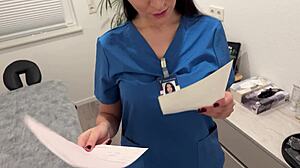 Stepmom Masseuse Sucks Patient Knees Fix